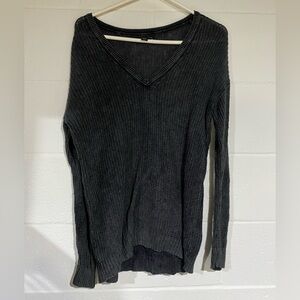 American eagle medium vneck grey